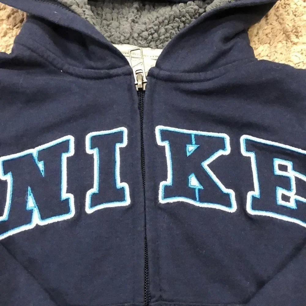𝅺NIKE zip up hoodie size 4